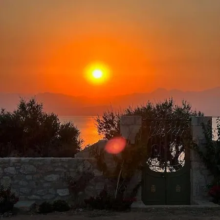 Elaionas Stonehouse * Pakia